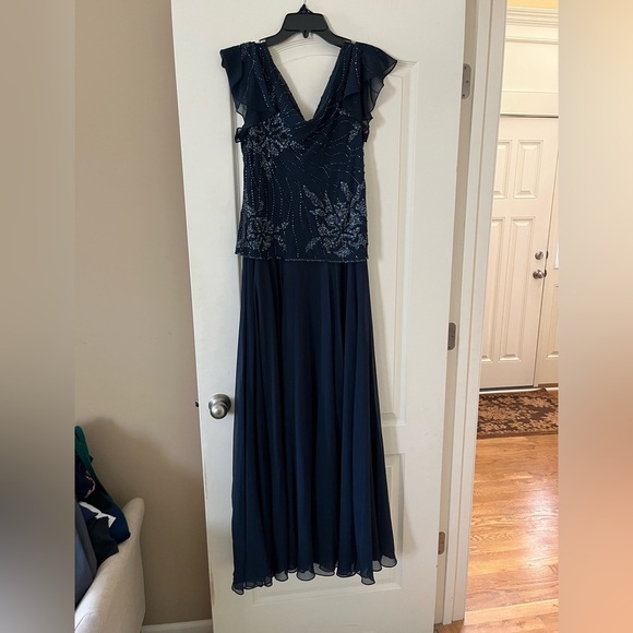 J Kara Elegant Navy Rhinestoned Top, Long Sleek Gown Women’s Size 10 - Picture 14 of 14